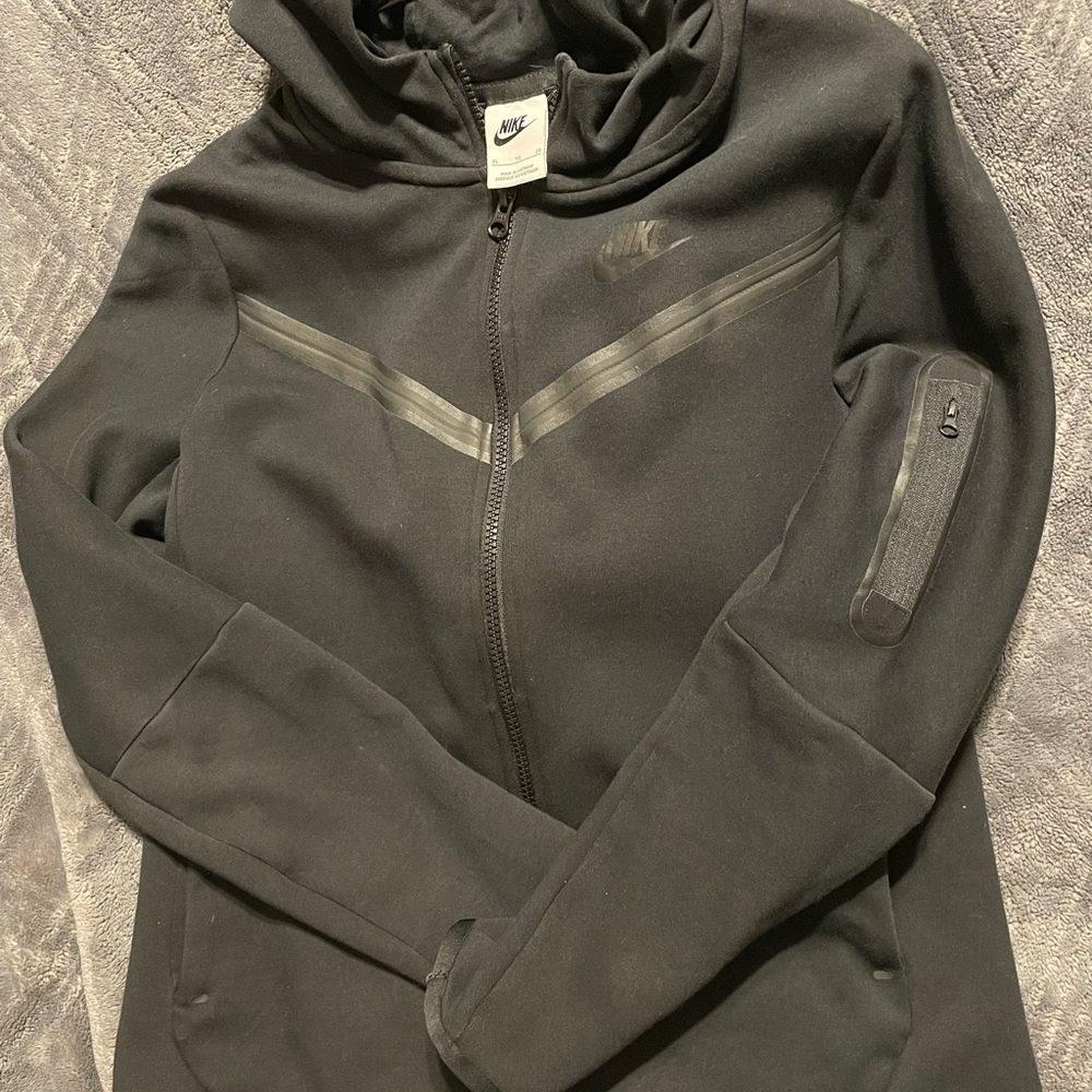 Nike tech jacket - boys XL black